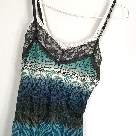 Almost Famous blue ombré fancy tank top. Juniors Size M. - Picture 3 of 9